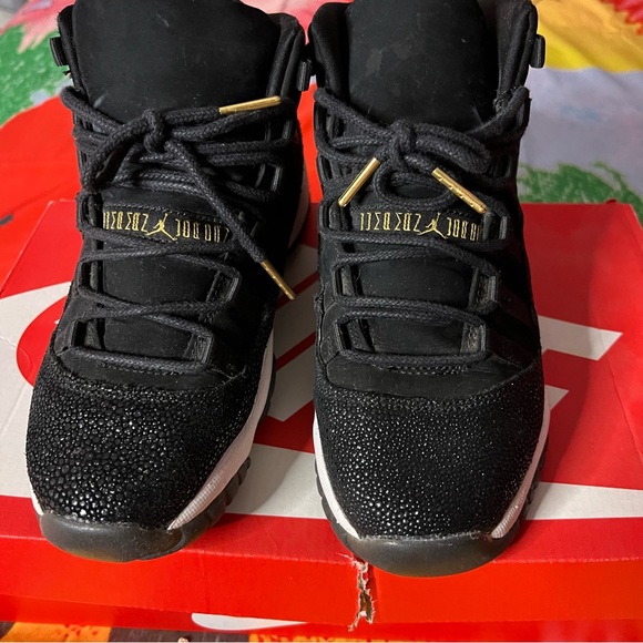 Air Jordan 11 - Picture 2 of 9